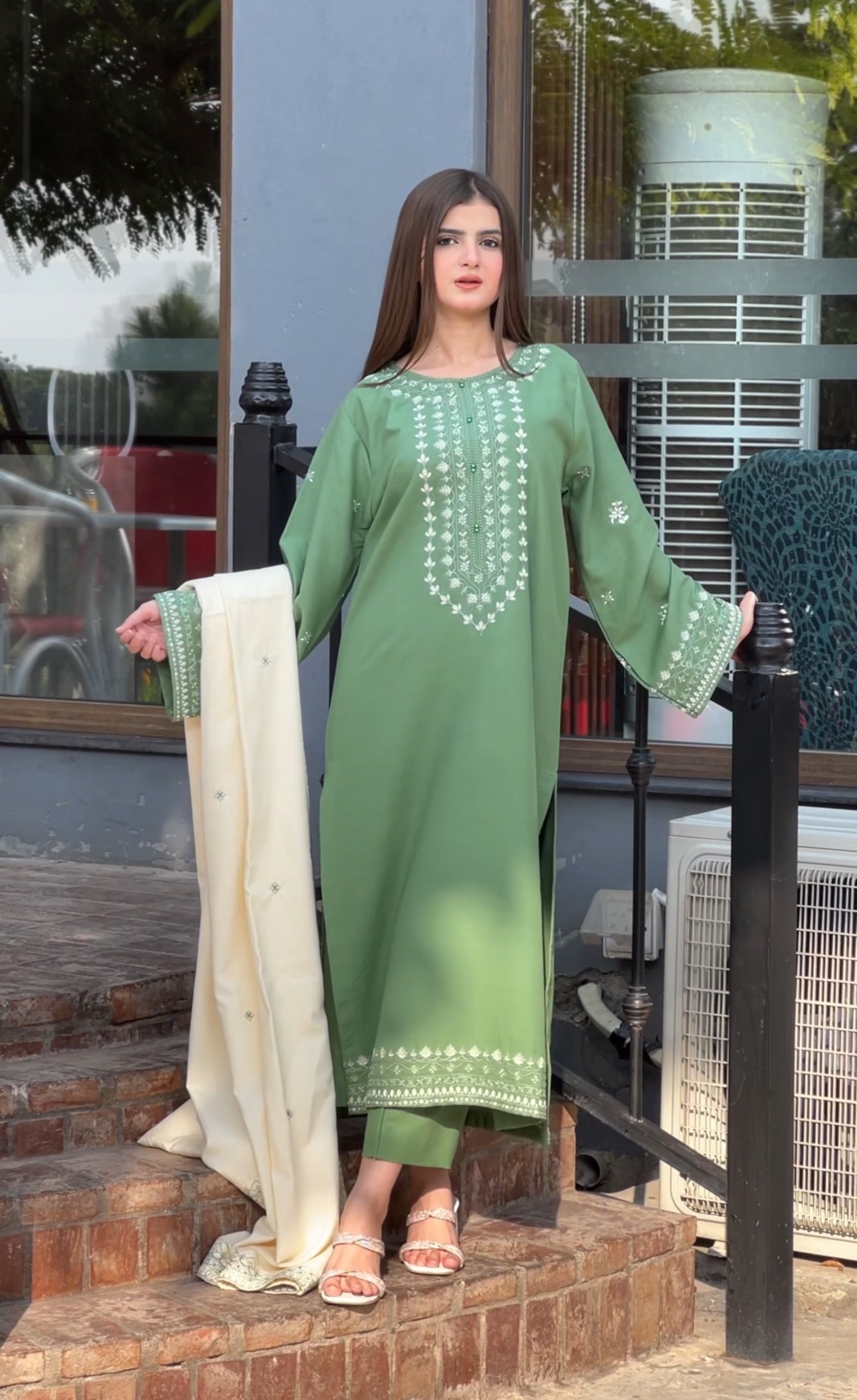 ZARNAB Embroidered 3 pc Set